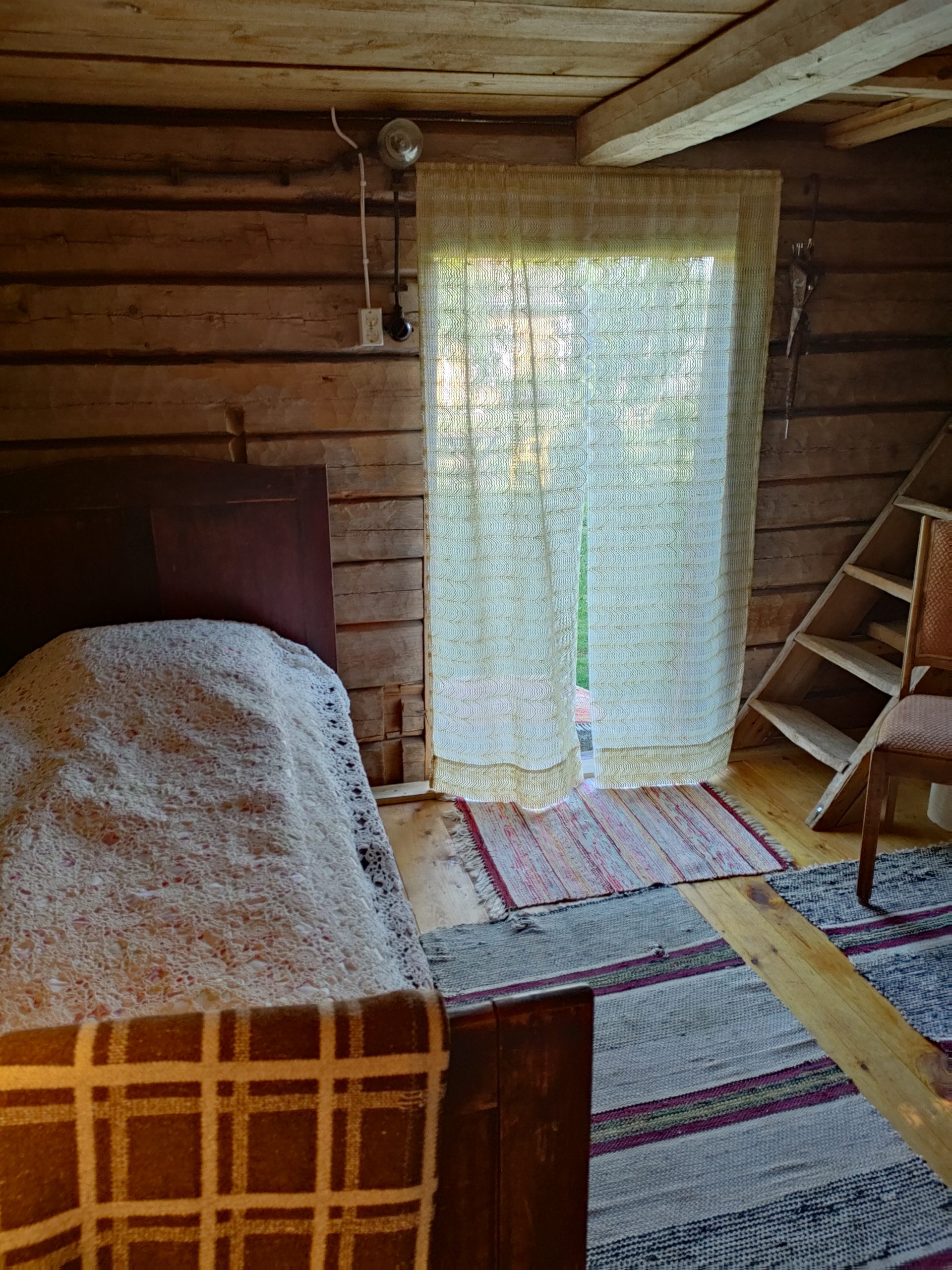 Pitsiaitta_maalaismaisemassa